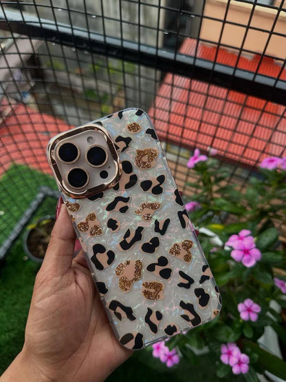 ✨ Golden Leopard Luxe Case “Fierce Style, Luxe Protection.”